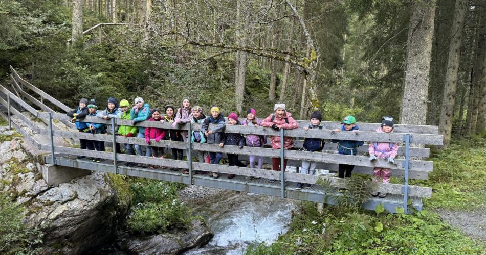 Kinder der VS Großvolderberg auf dem Weg zur Naturfreundehütte